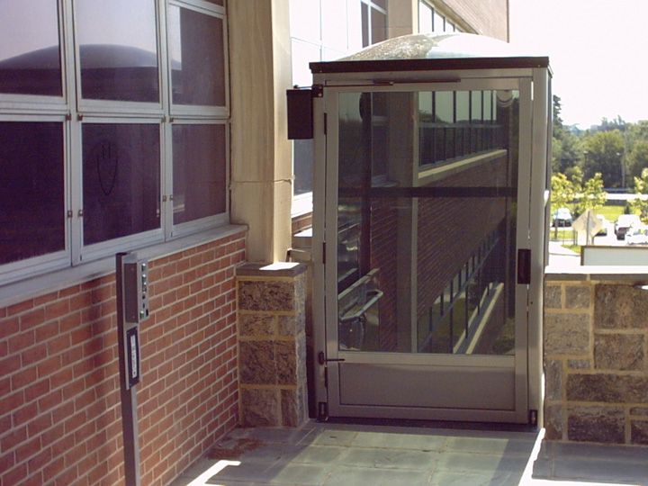 Standard wheelchair lift size zero